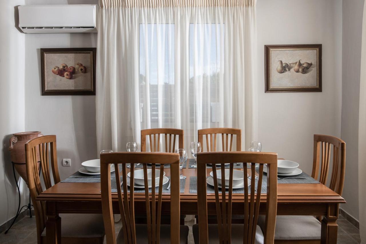 Villa Elizabeth - Seafront Classic Villa! 아르가시 외부 사진