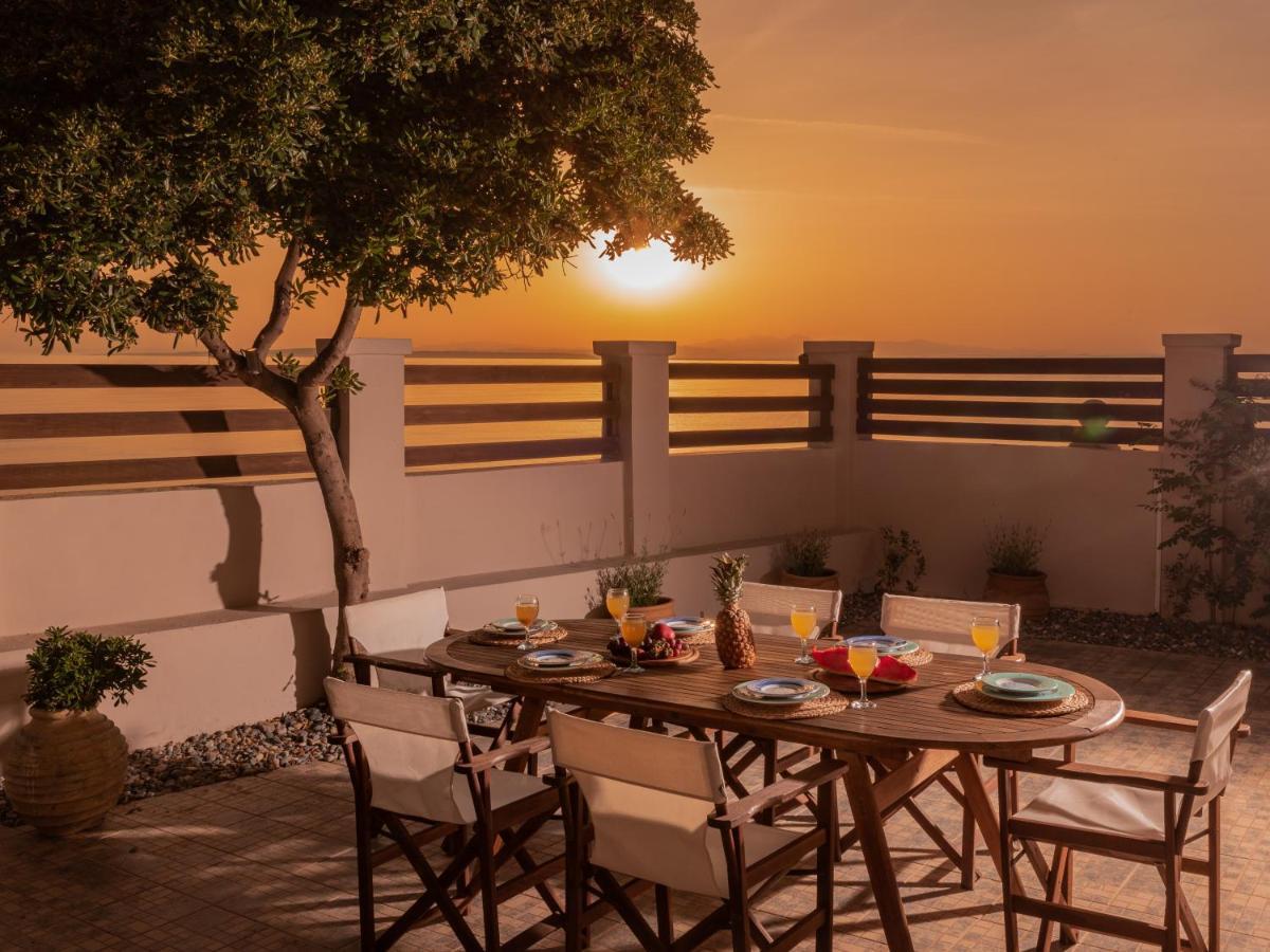 Villa Elizabeth - Seafront Classic Villa! 아르가시 외부 사진