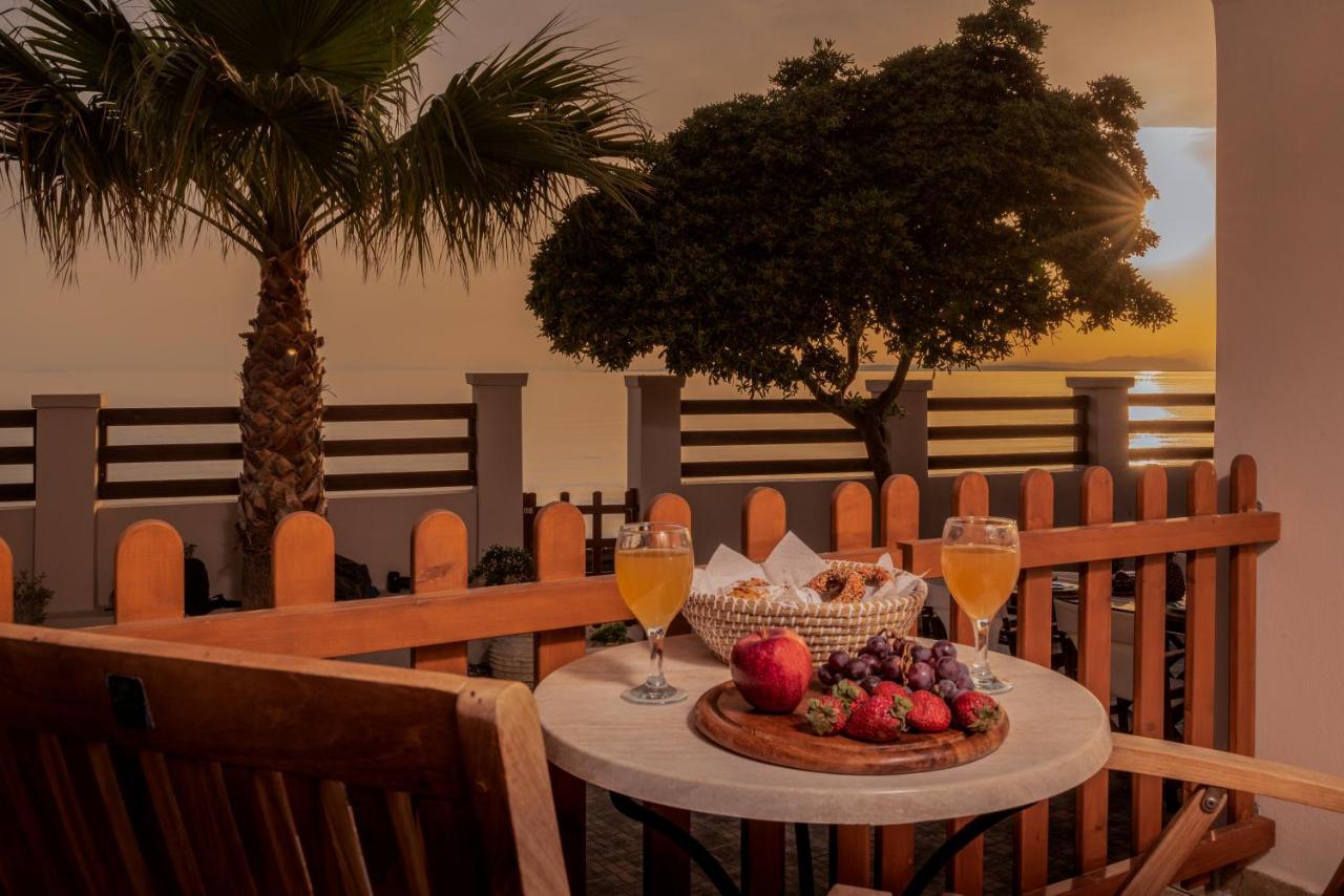 Villa Elizabeth - Seafront Classic Villa! 아르가시 외부 사진